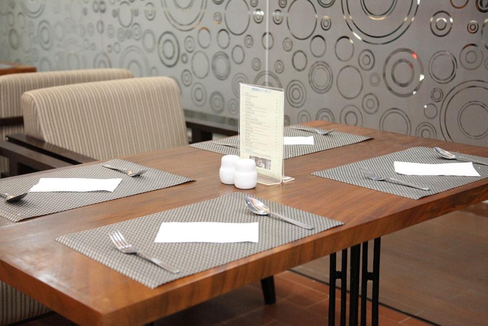 Terraz Tree Hotel Jakarta Ngoại thất bức ảnh