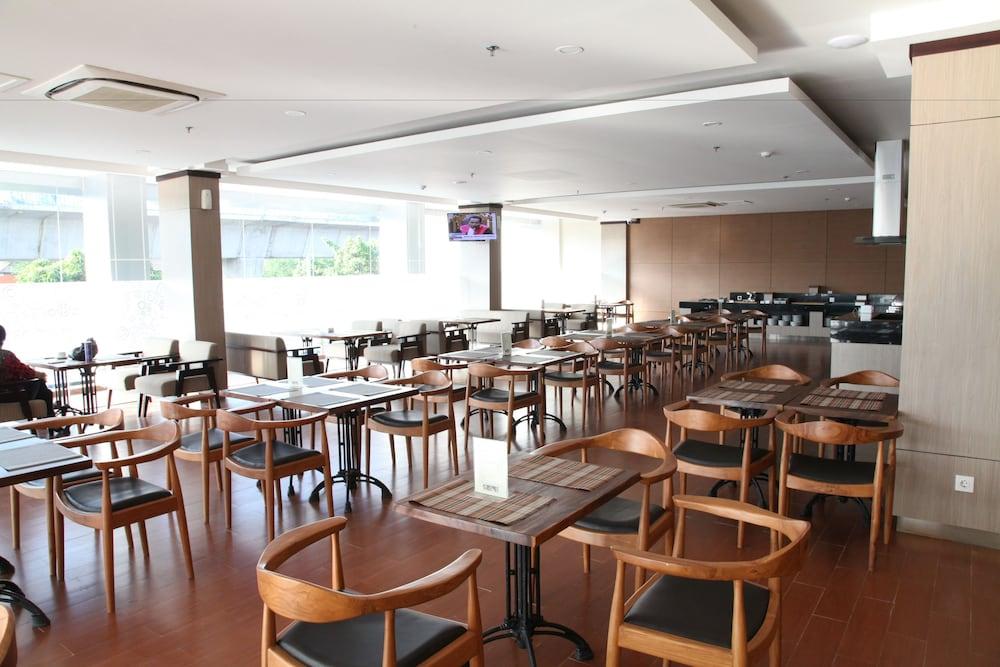 Terraz Tree Hotel Jakarta Ngoại thất bức ảnh