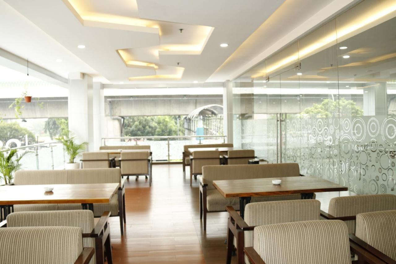 Terraz Tree Hotel Jakarta Ngoại thất bức ảnh