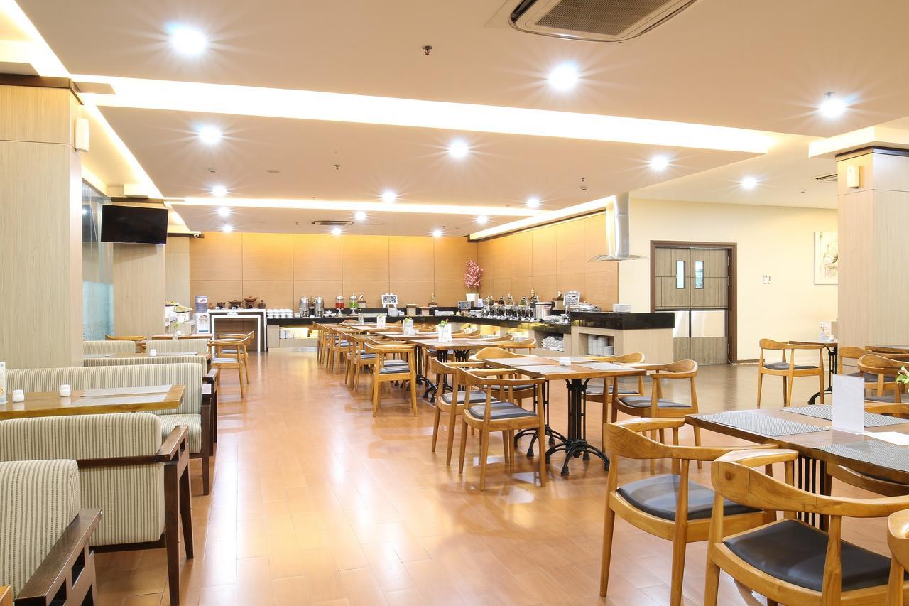 Terraz Tree Hotel Jakarta Ngoại thất bức ảnh